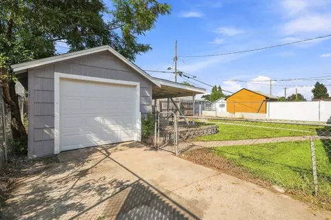 Exterior - 913 E Longfellow Ave, Spokane, WA 99207 photo 5 of 8