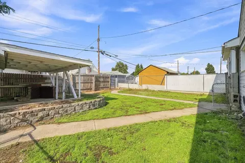 Exterior - 913 E Longfellow Ave, Spokane, WA 99207 photo 6 of 8