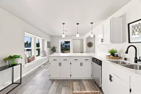 Kitchen - 913 E Longfellow Ave, Spokane, WA 99207 photo 5 of 8