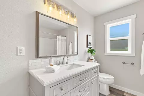 Bath - 913 E Longfellow Ave, Spokane, WA 99207 photo 2 of 7