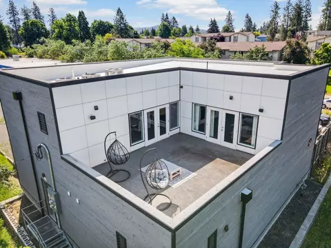 Exterior - 3003 E 30th Ave, Spokane, WA 99223 photo 5 of 7