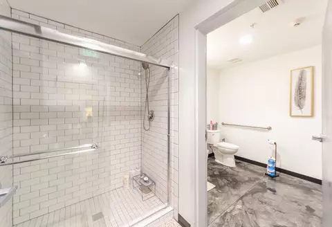 Bath - 3003 E 30th Ave, Spokane, WA 99223 photo 3 of 6