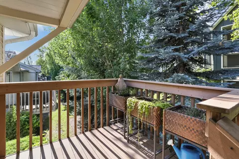 Exterior - 938 E Calkins Dr, Spokane, WA 99208 photo 3 of 7