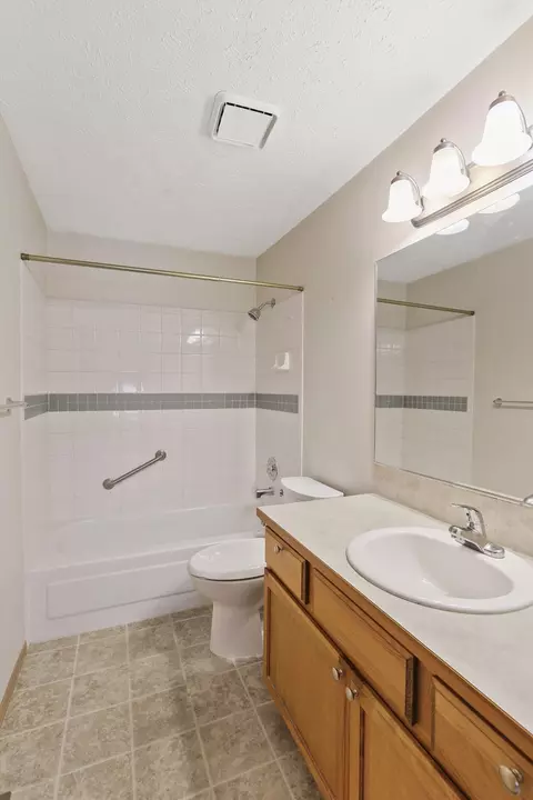 Bath - 938 E Calkins Dr, Spokane, WA 99208 photo 1 of 1