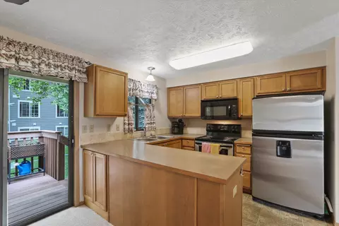 Kitchen - 938 E Calkins Dr, Spokane, WA 99208 photo 2 of 3