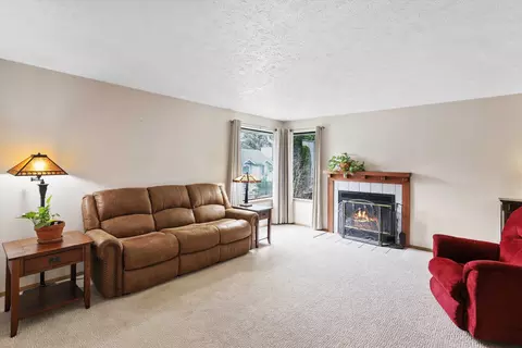 Living - 938 E Calkins Dr, Spokane, WA 99208 photo 1 of 3
