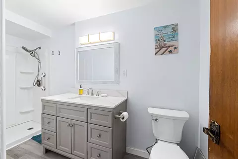 Bath - 2423 Empire Ave, Spokane, WA 99207 photo 2 of 2