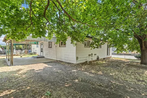 Exterior - 2423 Empire Ave, Spokane, WA 99207 photo 6 of 8