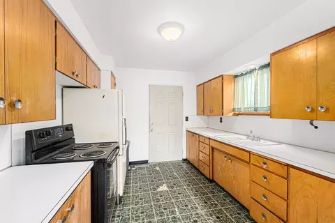 Kitchen - 2423 Empire Ave, Spokane, WA 99207 photo 2 of 2