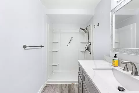 Bath - 2423 Empire Ave, Spokane, WA 99207 photo 1 of 2