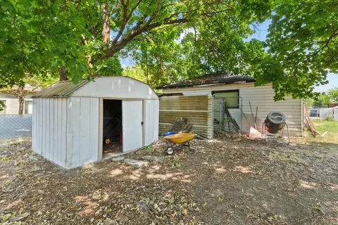 Exterior - 2423 Empire Ave, Spokane, WA 99207 photo 4 of 8