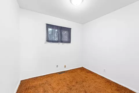 Bedroom - 2423 Empire Ave, Spokane, WA 99207 photo 4 of 5