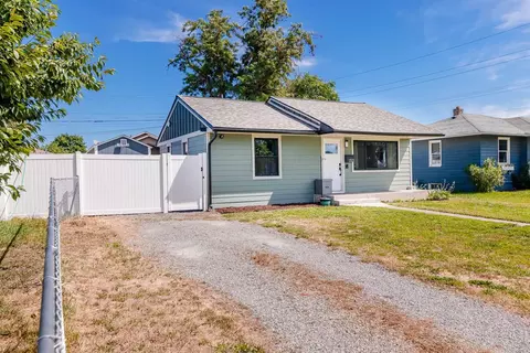 Exterior - 1323 E Longfellow Ave, Spokane, WA 99207 photo 2 of 4