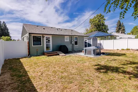 Exterior - 1323 E Longfellow Ave, Spokane, WA 99207 photo 3 of 4