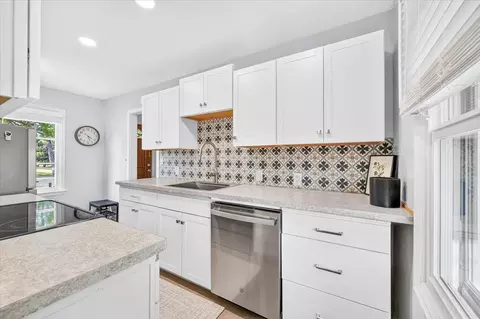 Kitchen - 904 E Joseph Ave, Spokane, WA 99208 photo 3 of 5