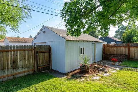 Exterior - 904 E Joseph Ave, Spokane, WA 99208 photo 13 of 14
