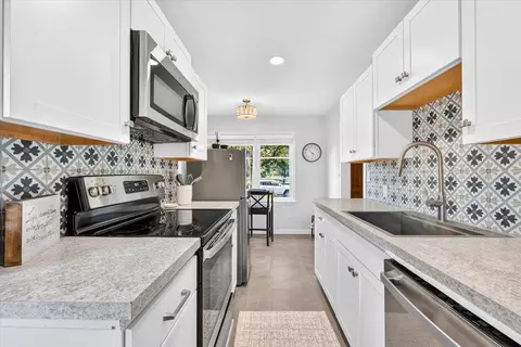 Kitchen - 904 E Joseph Ave, Spokane, WA 99208 photo 5 of 5