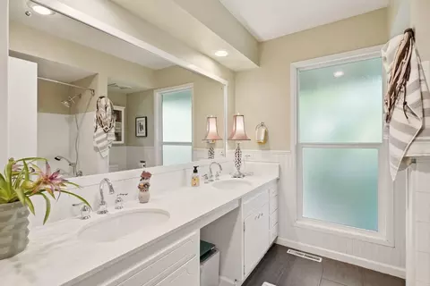 Bath - 4509 E 56th Ave, Spokane, WA 99223 photo 2 of 5