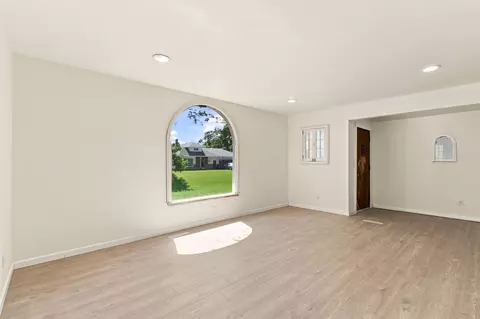Living - 1103 E Broad Ave, Spokane, WA 99207 photo 3 of 3