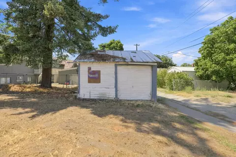 Exterior - 1103 E Broad Ave, Spokane, WA 99207 photo 7 of 9