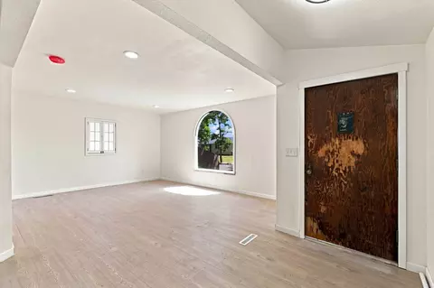 Living - 1103 E Broad Ave, Spokane, WA 99207 photo 1 of 3