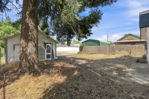 Exterior - 1103 E Broad Ave, Spokane, WA 99207 photo 6 of 9