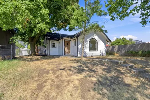 Exterior - 1103 E Broad Ave, Spokane, WA 99207 photo 4 of 9