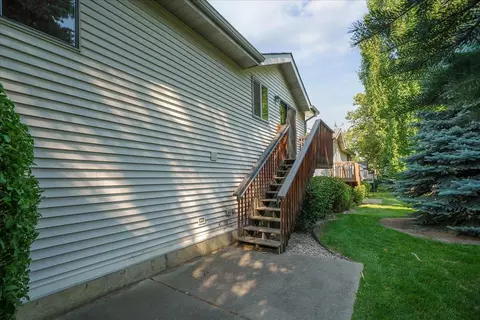 Exterior - 930 E Calkins Dr, Spokane, WA 99208 photo 5 of 9