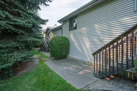 Exterior - 930 E Calkins Dr, Spokane, WA 99208 photo 7 of 9