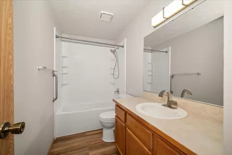 Bath - 930 E Calkins Dr, Spokane, WA 99208 photo 1 of 1