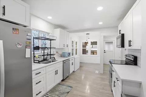 Kitchen - 3812 E 4th Ave, Spokane, WA 99202 photo 2 of 2