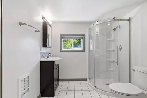 Bath - 13804 E 16th Ave, Spokane Valley, WA 99216 photo 4 of 5