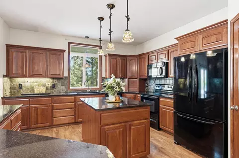 Kitchen - 3525 W Brant Rd, Colbert, WA 99005 photo 4 of 7