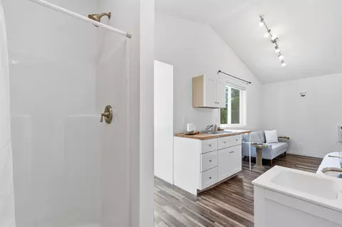 Bath - 3525 W Brant Rd, Colbert, WA 99005 photo 6 of 6