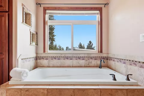 Bath - 3525 W Brant Rd, Colbert, WA 99005 photo 2 of 6