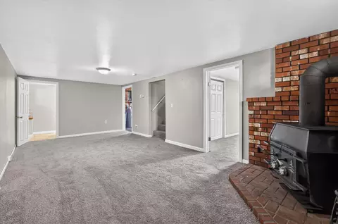 Living - 914 E Dalke Ave, Spokane, WA 99208 photo 2 of 3