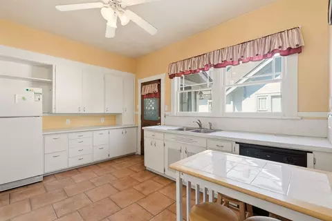 Kitchen - 1018 E Sharp Ave, Spokane, WA 99216 photo 2 of 4