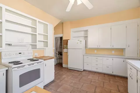 Kitchen - 1018 E Sharp Ave, Spokane, WA 99216 photo 4 of 4