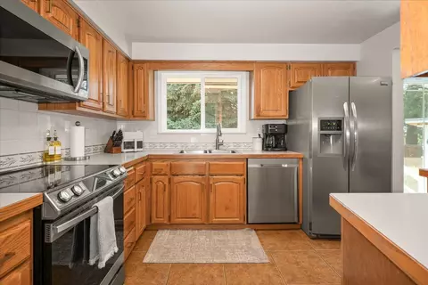 Kitchen - 2004 E 55th Ave, Spokane, WA 99223 photo 2 of 2