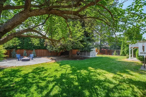 Exterior - 2004 E 55th Ave, Spokane, WA 99223 photo 10 of 18