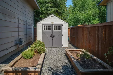 Exterior - 2004 E 55th Ave, Spokane, WA 99223 photo 15 of 18