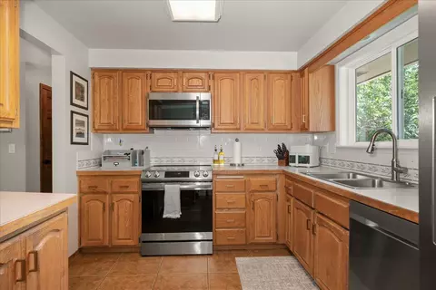 Kitchen - 2004 E 55th Ave, Spokane, WA 99223 photo 1 of 2