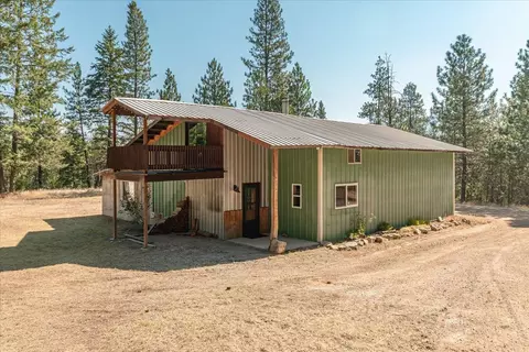 4227 Lyon And Moss Rd, Loon Lake, WA 99148