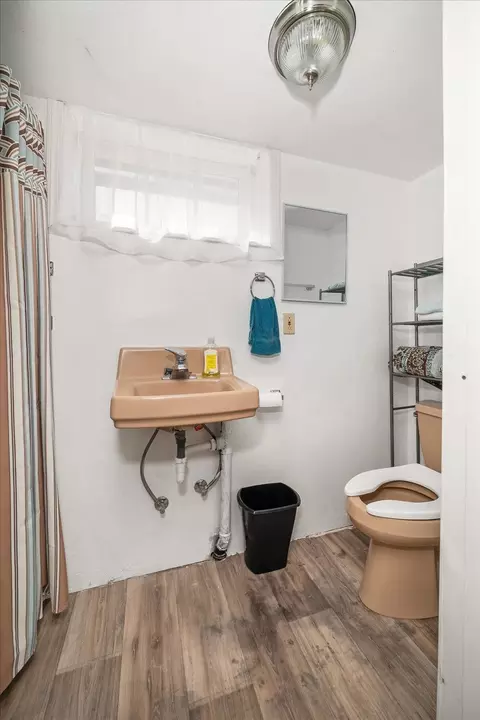 Bath - 1911 E Sharp Ave, Spokane, WA 99202 photo 2 of 2