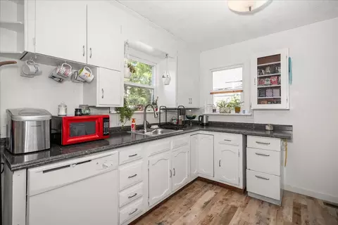 Kitchen - 1911 E Sharp Ave, Spokane, WA 99202 photo 2 of 3