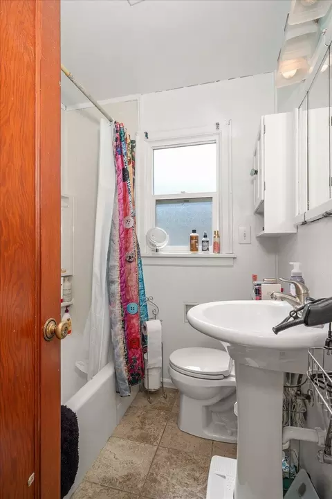 Bath - 1911 E Sharp Ave, Spokane, WA 99202 photo 1 of 2