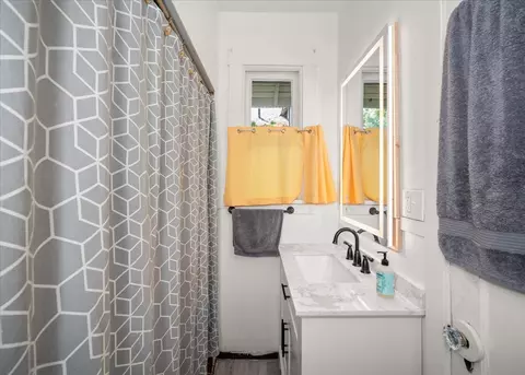 Bath - 424 E 26th Ave, Spokane, WA 99203 photo 1 of 1