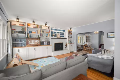 Living - 424 E 26th Ave, Spokane, WA 99203 photo 1 of 5