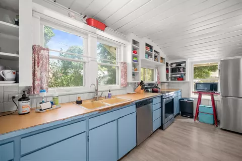 Kitchen - 424 E 26th Ave, Spokane, WA 99203 photo 4 of 5