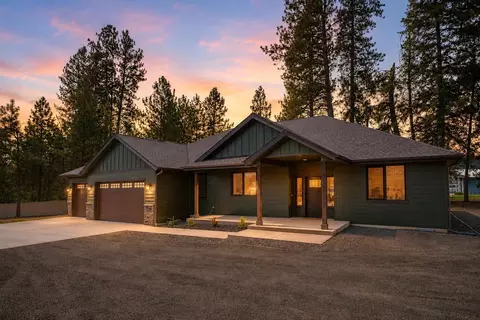 3402 E Yearling Rd, Chattaroy, WA 99003